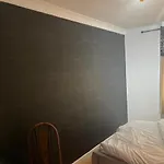 Stylish 3br Sleeps 6 Free Parking Family Friendly *