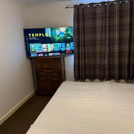 Casa de Férias Stylish 3br Sleeps 6 Free Parking Family Friendly