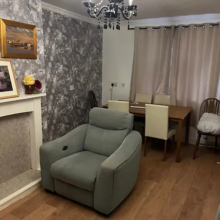 Stylish 3br Sleeps 6 Free Parking Family Friendly Casa de Férias Middlesbrough